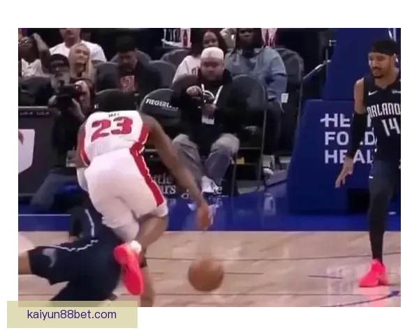 公牛主帅透露艾维训练中膝盖受伤 将于今天接受进一步检查